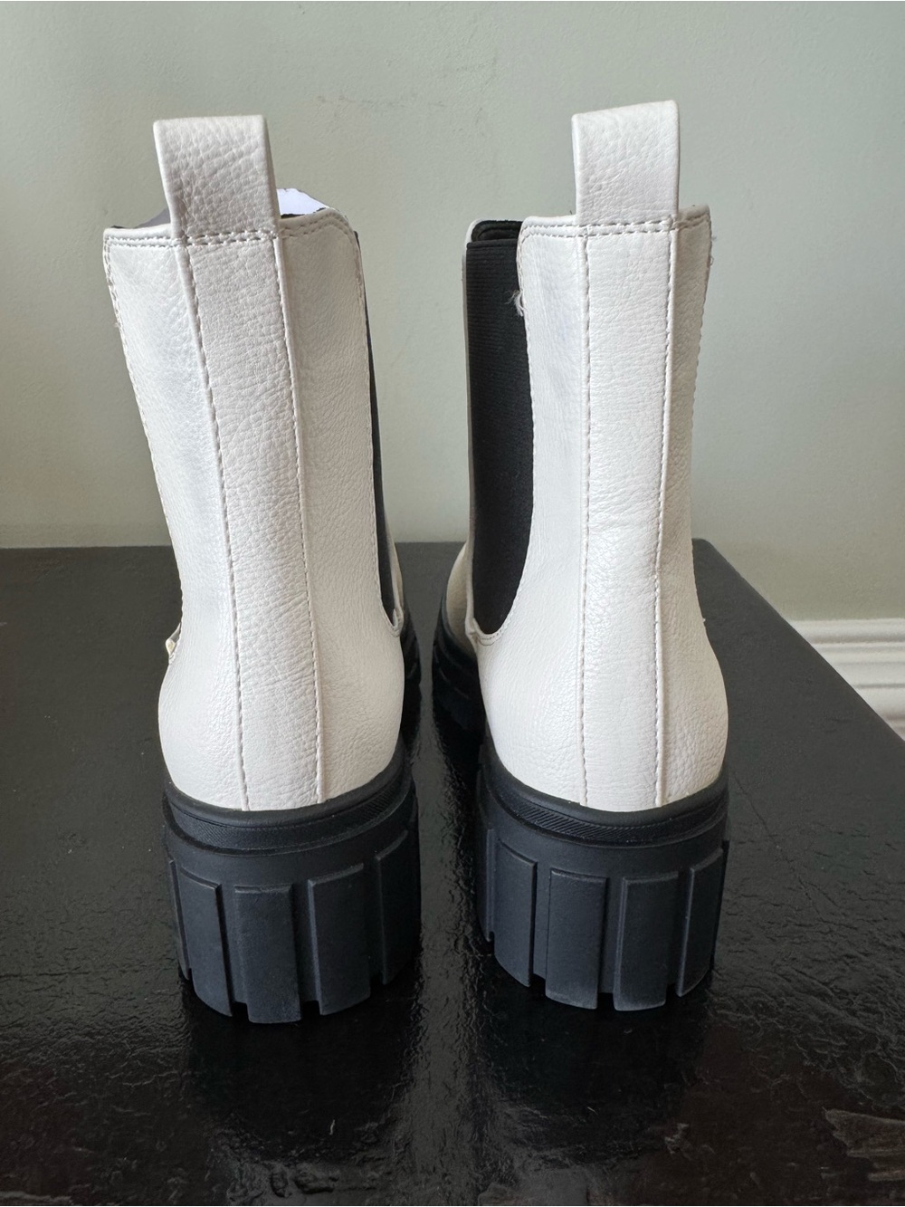 Cupcake Couture Girls Teagan Chelsea
Boot Sz 2 NWOT - Picture 4 of 7